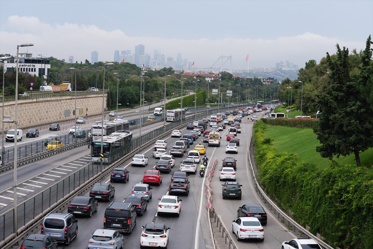 İstanbul'da haftanın ilk iş günü olması, okul öncesi ve ilkokul birinci sınıf öğrencilerinin uyum...