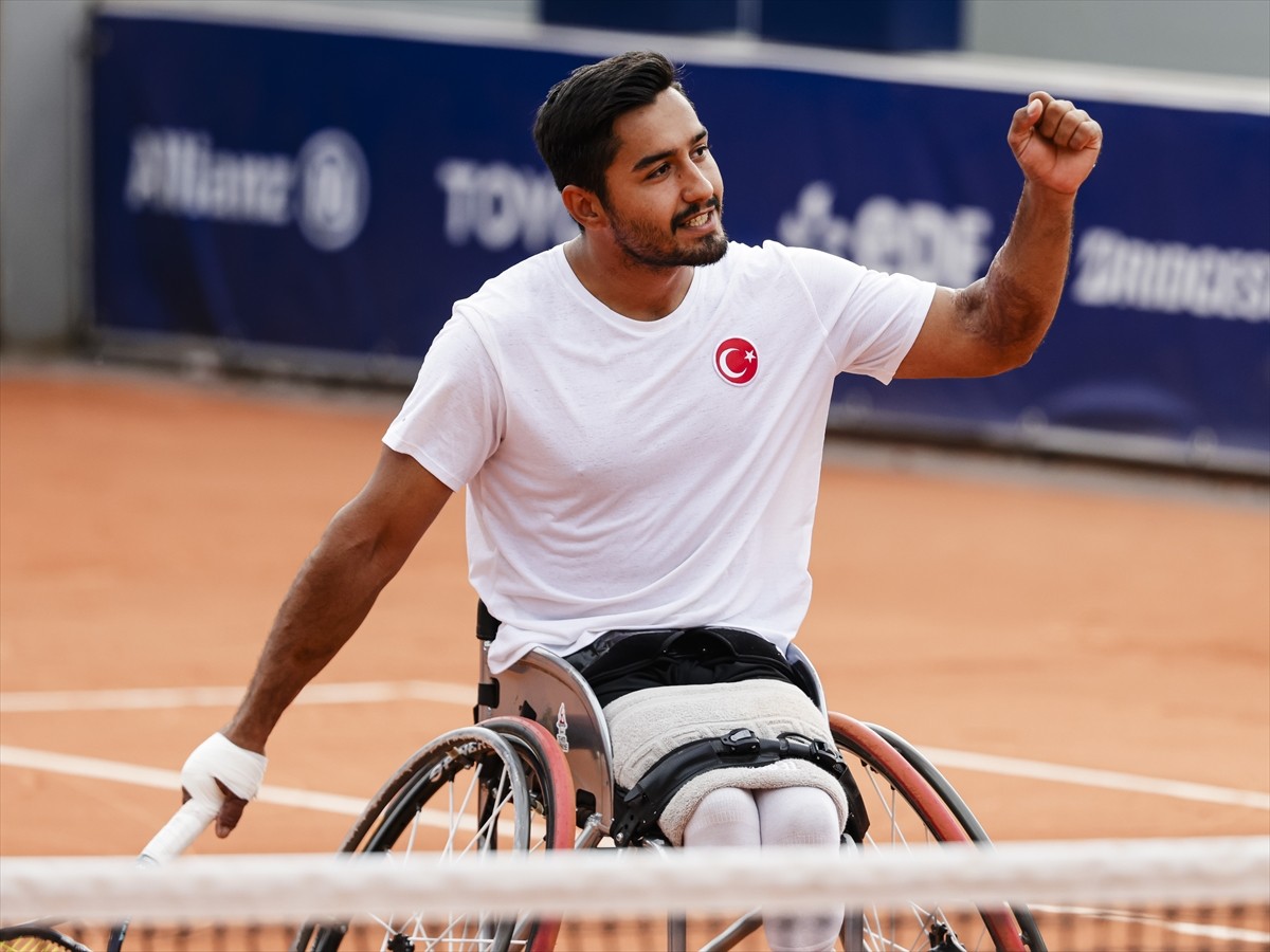 Paris 2024 Paralimpik Oyunları'nda tekerlekli sandalye tenis quad kategorisinde milli sporcu Ahmet...