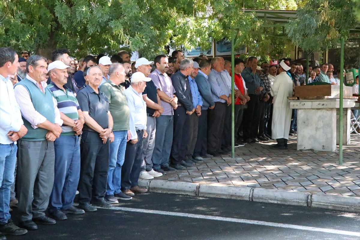 Niğde'nin Bor ilçesinde, baraj gölünde cesetleri bulunan baba ile 4 yaşındaki kızı toprağa...