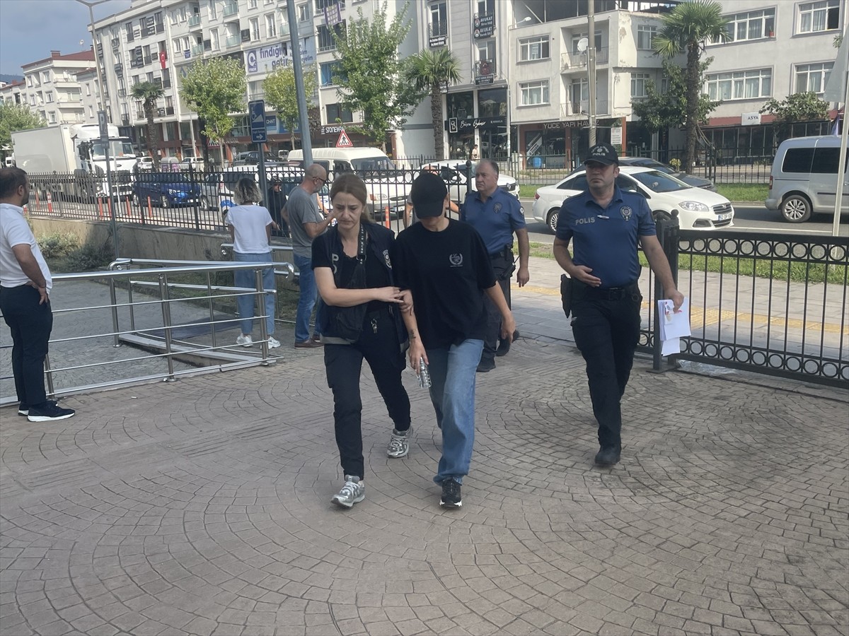 Ordu'nun Altınordu ilçesinde okul bahçesindeki trafik kazasında 7 yaşındaki öğrencinin ölümüyle...