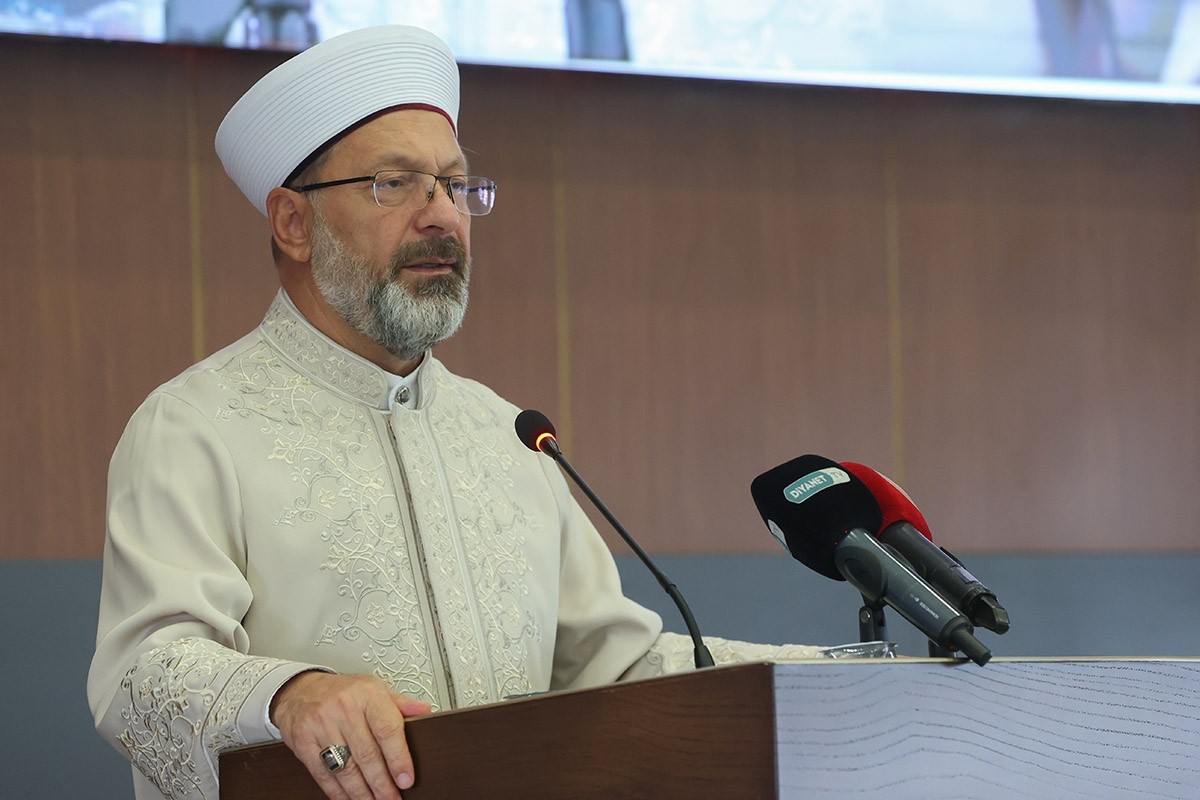 Diyanet İşleri Başkanı Ali Erbaş, Din İşleri Yüksek Kurulunca Başkanlık'ta düzenlenen...