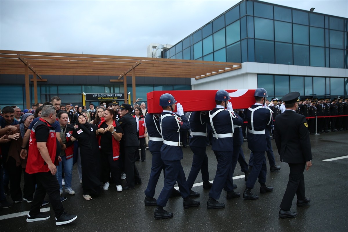 Diyarbakır'ın Silvan ilçesinde silah kazası sonucu şehit olan Jandarma Uzman Çavuş Yavuz Güney...