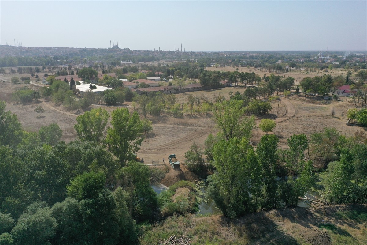 Osmanlı padişahı Fatih Sultan Mehmet'in 1452 yılında Tunca Nehri'ne yaptırdığı Edirne Sarayı...