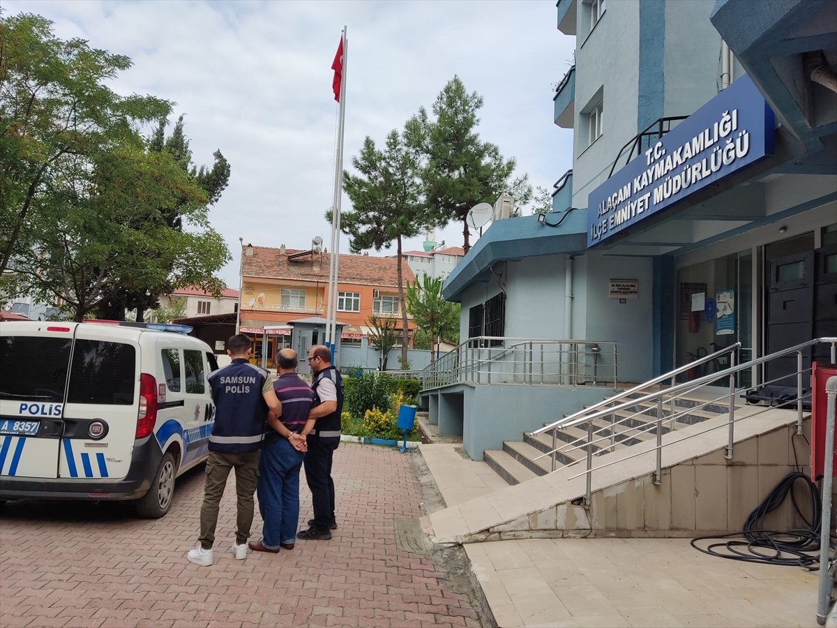 Samsun'da düzenlenen operasyonda FETÖ'den aranan hükümlü, saklandığı çatı katında yakalandı....