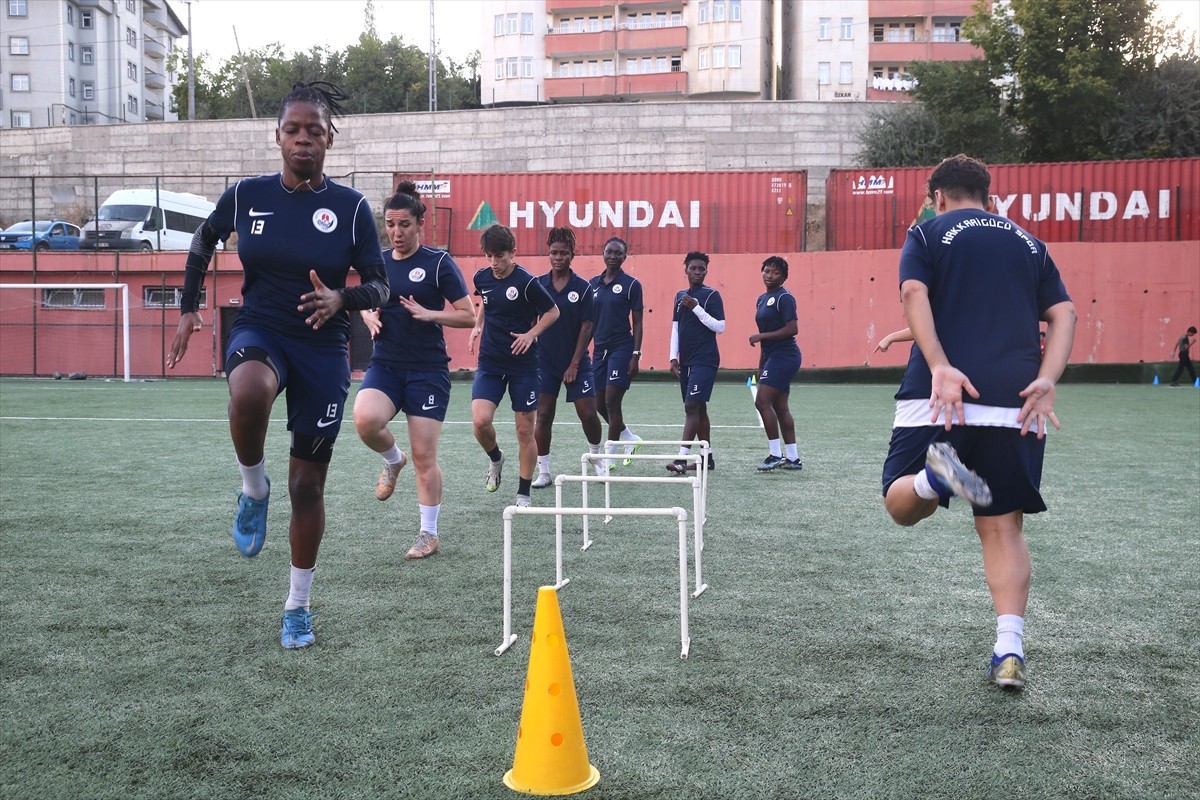 Turkcell Kadın Futbol Ligi ekiplerinden Hakkarigücü, 5'i Afrikalı 9 oyuncu transfer ederek...