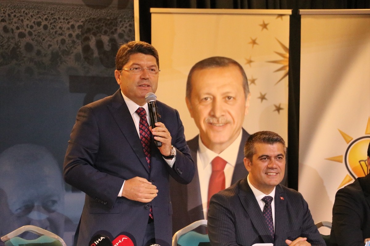 Adalet Bakanı Yılmaz Tunç, Tekirdağ Yahya Kemal Beyatlı Kültür Merkezi'nde düzenlenen AK Parti...