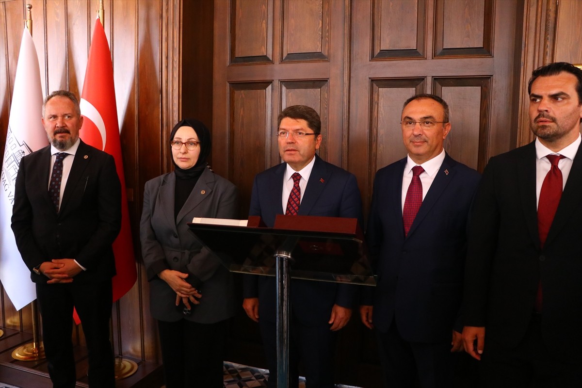 Adalet Bakanı Yılmaz Tunç, Tekirdağ'da çeşitli ziyaretlerde bulundu.  Tekirdağ temasları...