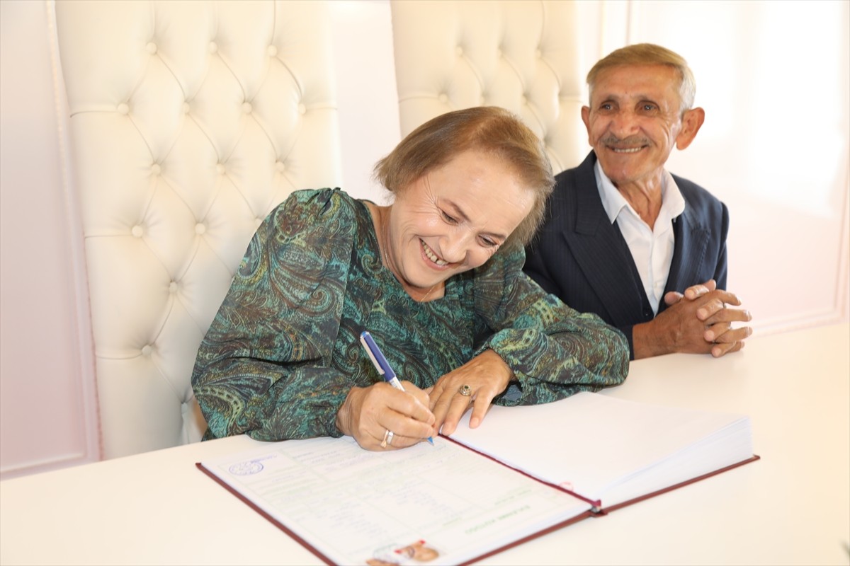 Ankara'nın Çubuk ilçesinde yaşamlarını huzurevinde sürdüren Kemal Doğan ile Sahre Oktar...