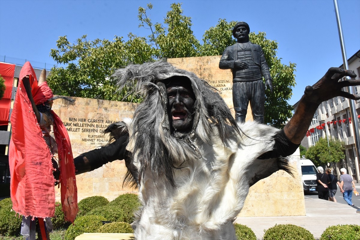 Balıkesir'in düşman işgalinden kurtuluşunun 102'inci yılı törenle kutlandı. Kutlamalar, Balıkesir...