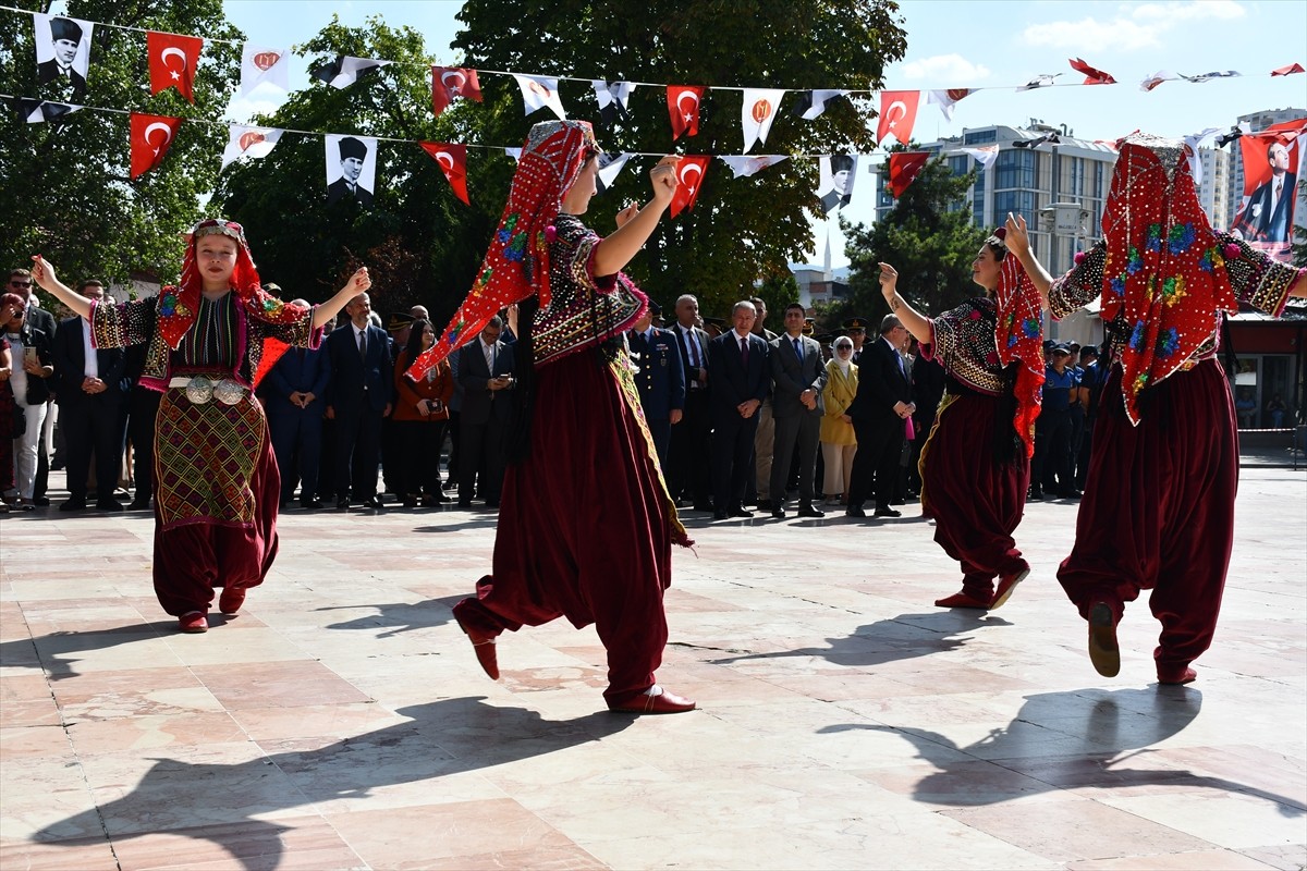 Bilecik'te, kentin düşman işgalinden kurtuluşunun 102'nci yıl dönümü dolayısıyla kutlama programı...