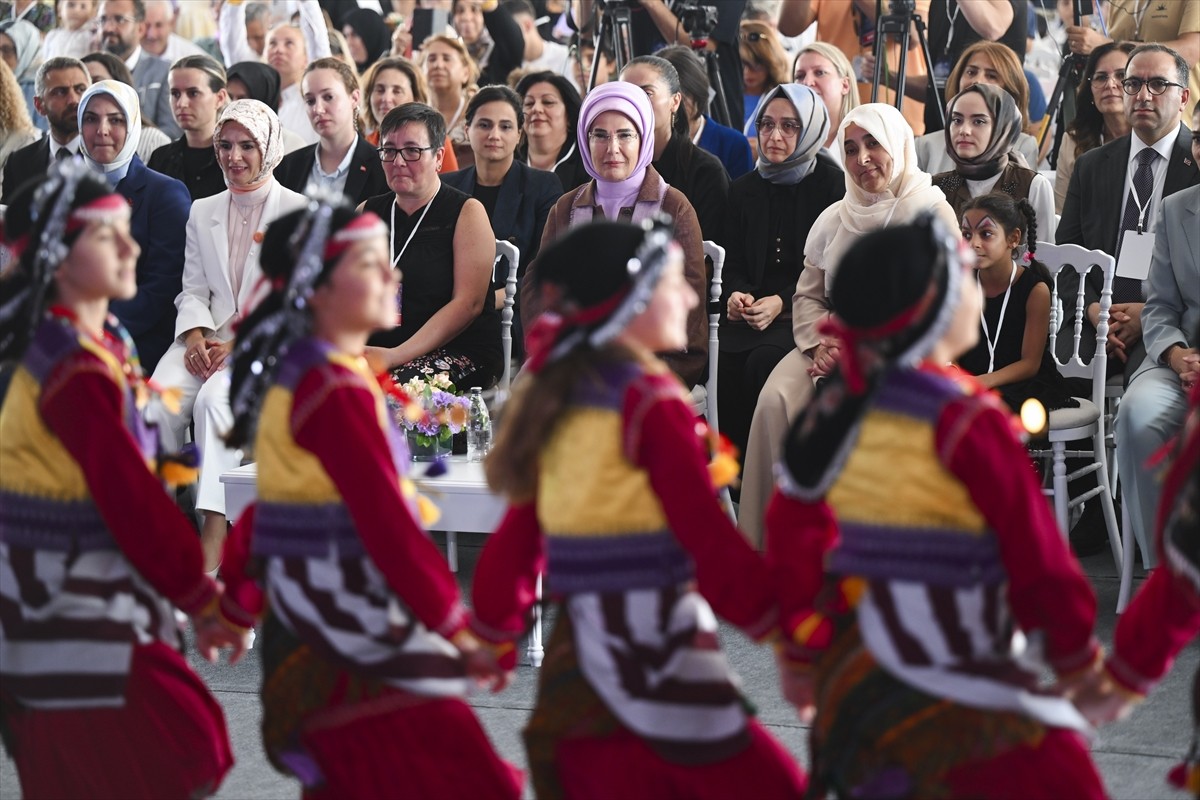 Cumhurbaşkanı Recep Tayyip Erdoğan'ın eşi Emine Erdoğan, İstanbul Valiliği tarafından düzenlenen...