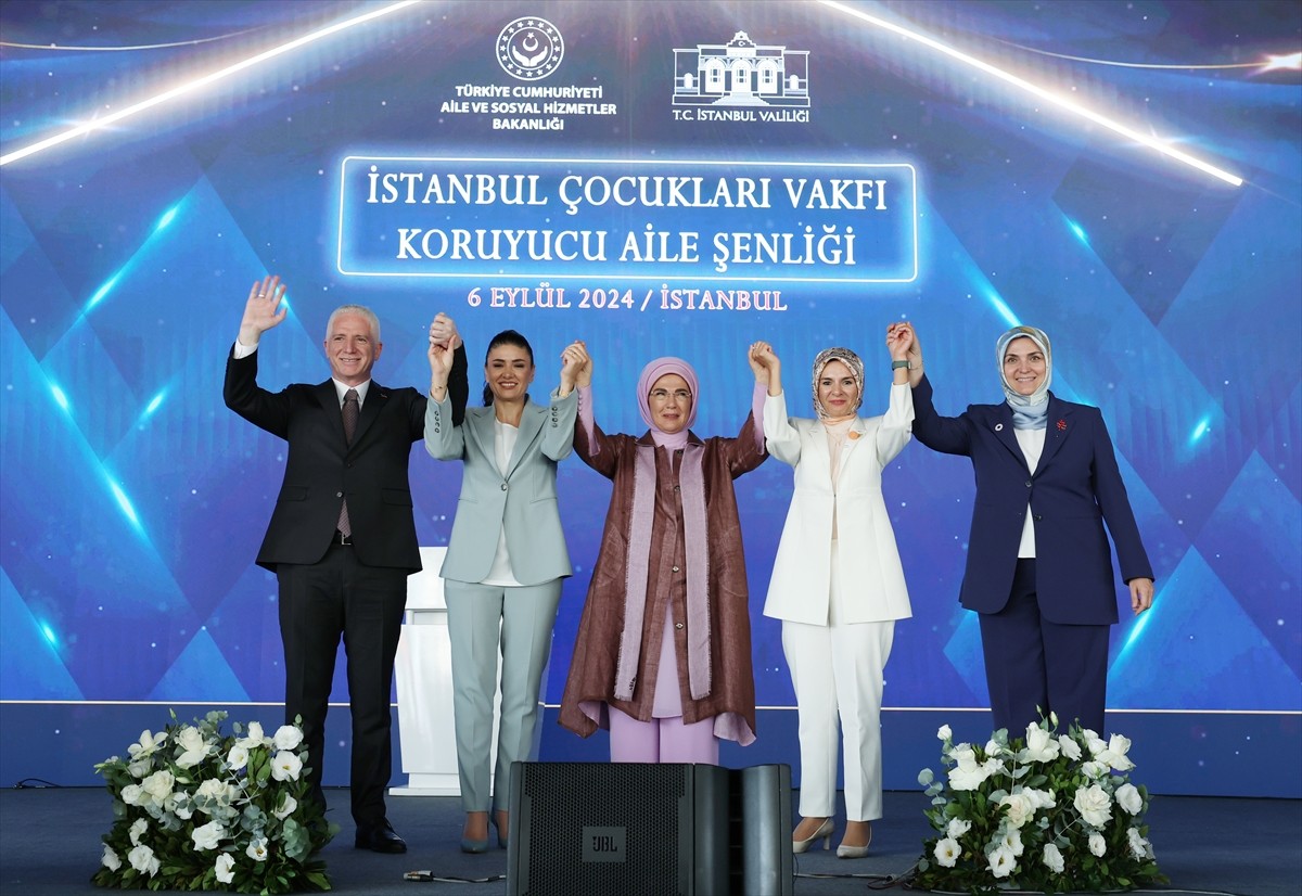 Cumhurbaşkanı Recep Tayyip Erdoğan'ın eşi Emine Erdoğan, İstanbul Valiliği tarafından düzenlenen...