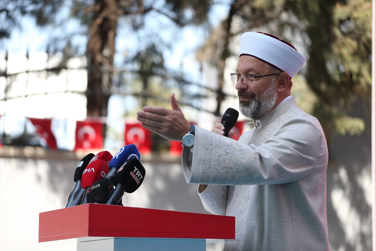 Diyanet İşleri Başkanı Ali Erbaş, Yalova'nın Çiftlikköy ilçesinde kız öğrencilere eğitim verilecek...