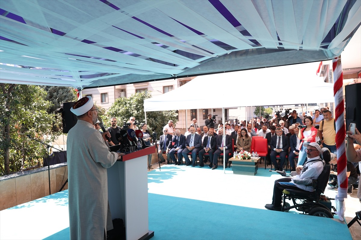 Diyanet İşleri Başkanı Ali Erbaş, Yalova'nın Çiftlikköy ilçesinde müftülüğün yeni hizmet binasının...