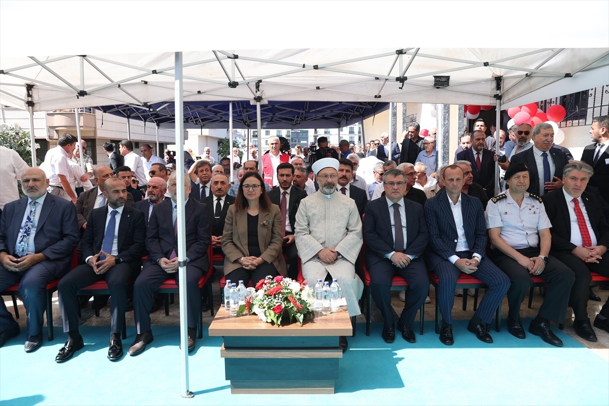 Diyanet İşleri Başkanı Ali Erbaş, Yalova'nın Çiftlikköy ilçesinde müftülüğün yeni hizmet binasının...