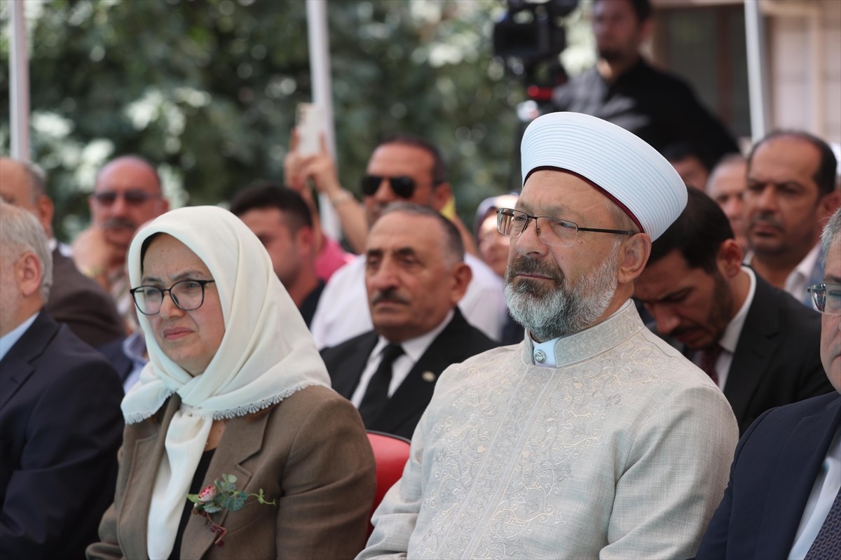 Diyanet İşleri Başkanı Ali Erbaş, Yalova'nın Çiftlikköy ilçesinde müftülüğün yeni hizmet binasının...