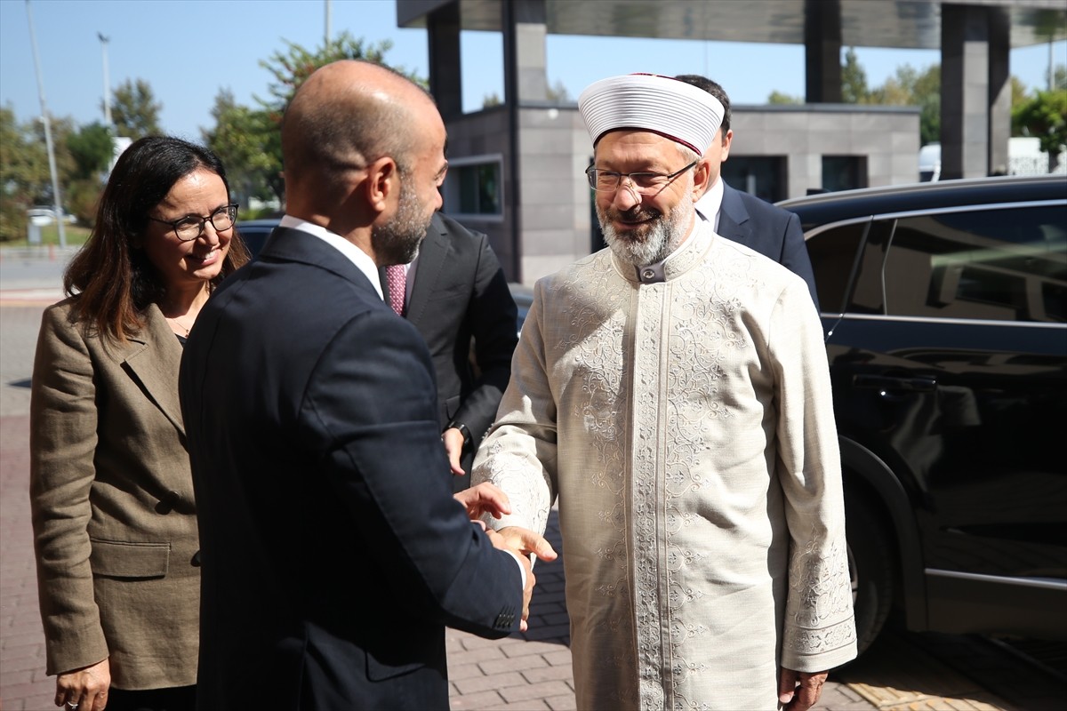 Diyanet İşleri Başkanı Erbaş, Yalova'nın Çiftlikköy ilçesinde müftülüğün yeni hizmet binasının...