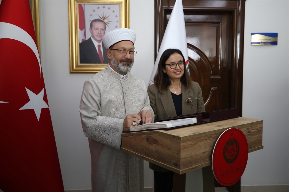 Diyanet İşleri Başkanı Erbaş, Yalova'nın Çiftlikköy ilçesinde müftülüğün yeni hizmet binasının...