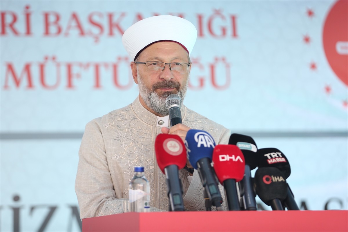 Diyanet İşleri Başkanı Erbaş, Yalova'nın Çiftlikköy ilçesinde müftülüğün yeni hizmet binasının...