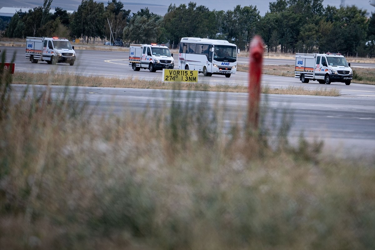 Hindistan-Almanya seferini yapan Vistara Hava Yolları’na ait yolcu uçağı, bomba ihbarı üzerine...