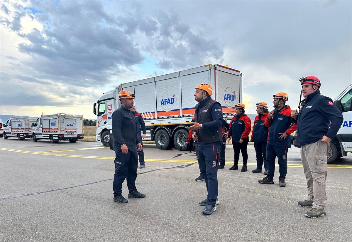 Hindistan-Almanya seferini yapan Vistara Hava Yolları’na ait yolcu uçağı, bomba ihbarı üzerine...