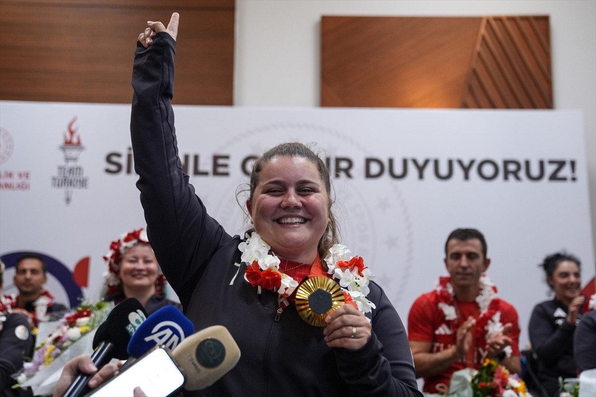 Paris 2024 Paralimpik Oyunları'nda mücadele eden milli sporcuların bir kısmı yurda döndü. İstanbul...