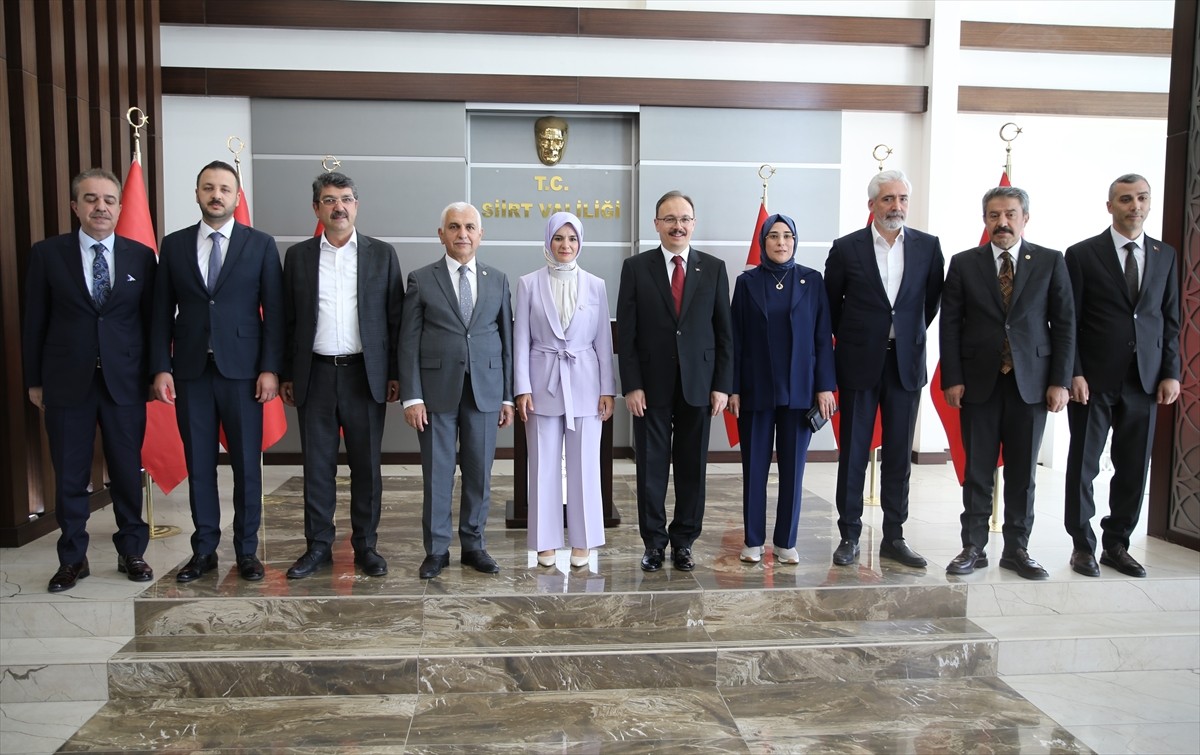 Aile ve Sosyal Hizmetler Bakanı Mahinur Özdemir Göktaş (solda), Siirt Valiliğine ziyarette...