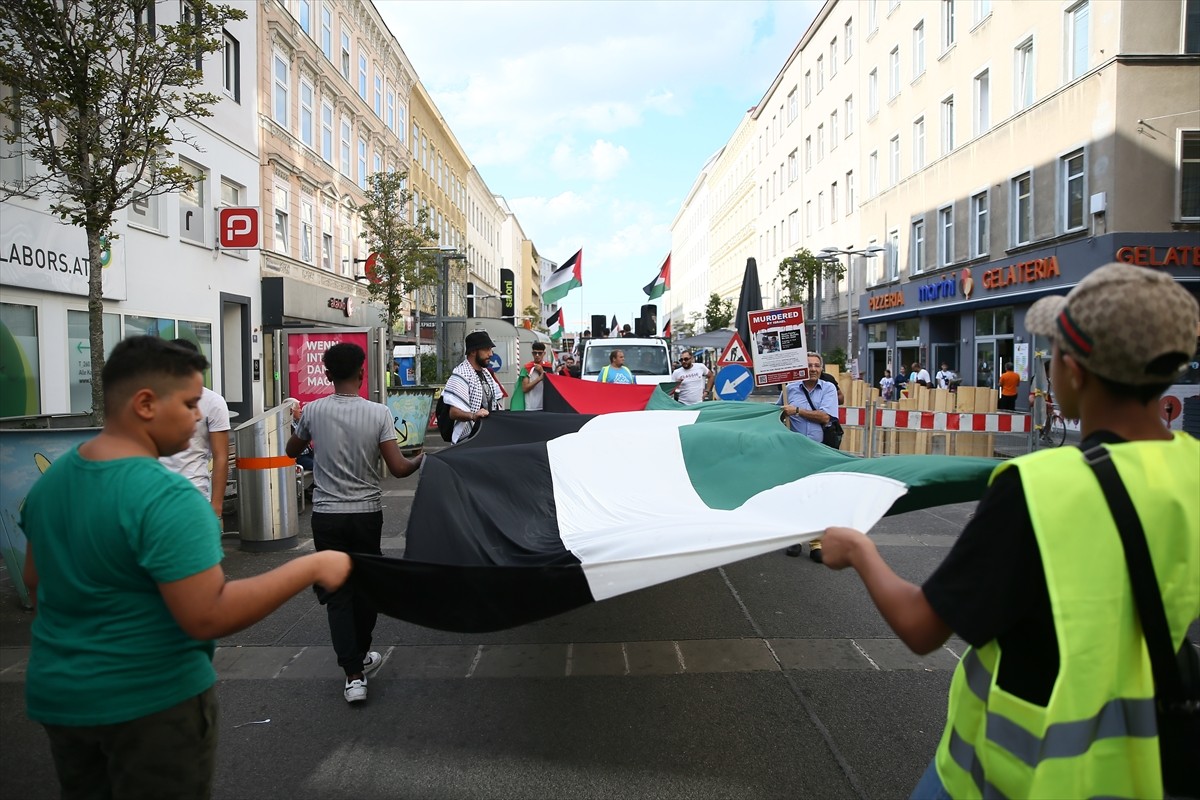 Avusturya'nın başkenti Viyana'da, İsrail'in Gazze'ye yönelik yaklaşık 11 aydır süren aralıksız...