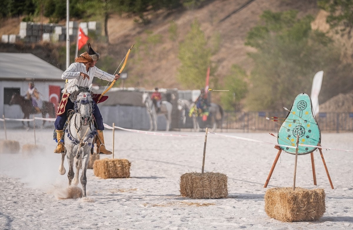 Bilecik'in Söğüt ilçesinde bu yıl 743'üncüsü düzenlenen Söğüt Ertuğrul Gazi'yi Anma ve Yörük...