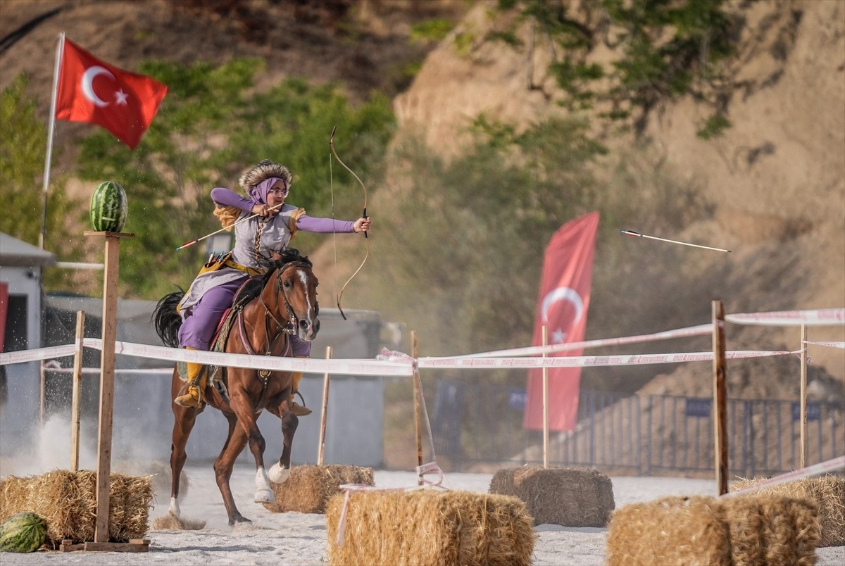 Bilecik'in Söğüt ilçesinde bu yıl 743'üncüsü düzenlenen Söğüt Ertuğrul Gazi'yi Anma ve Yörük...