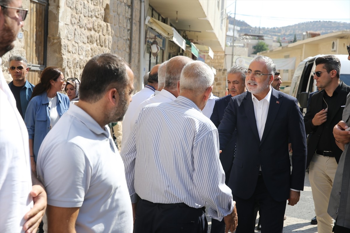 Çalışma ve Sosyal Güvenlik Bakanı Vedat Işıkhan, Mardin'de barış yemeğine katıldı, çeşitli...