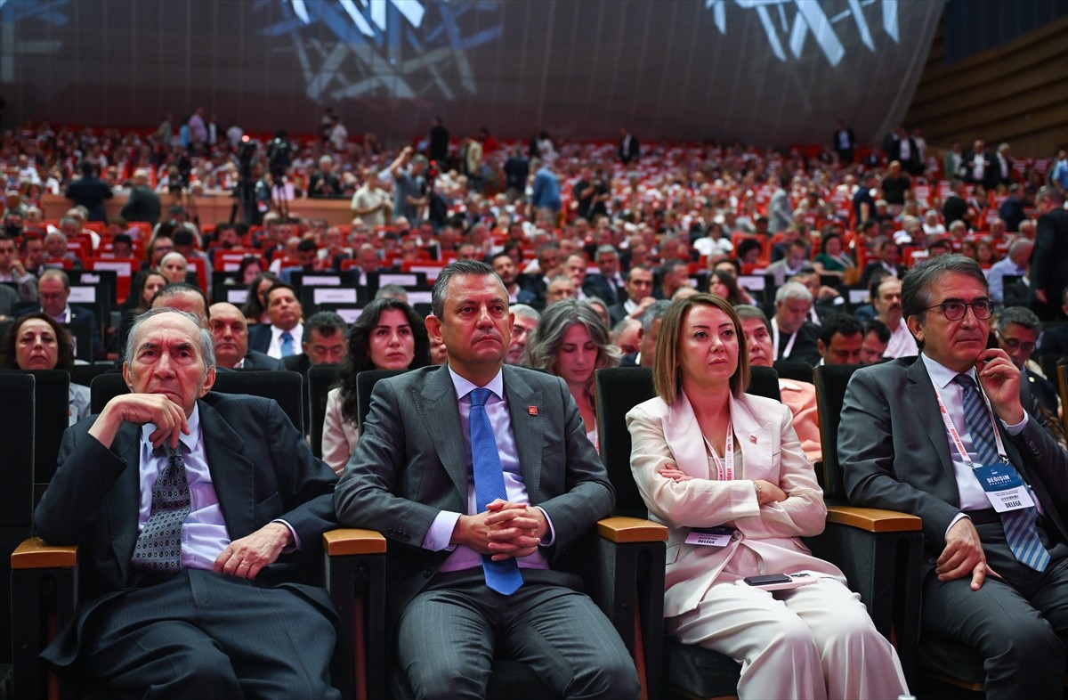 CHP Genel Başkanı Özgür Özel, parti programının görüşüldüğü ATO Congresium'daki "İkinci Yüzyıl...