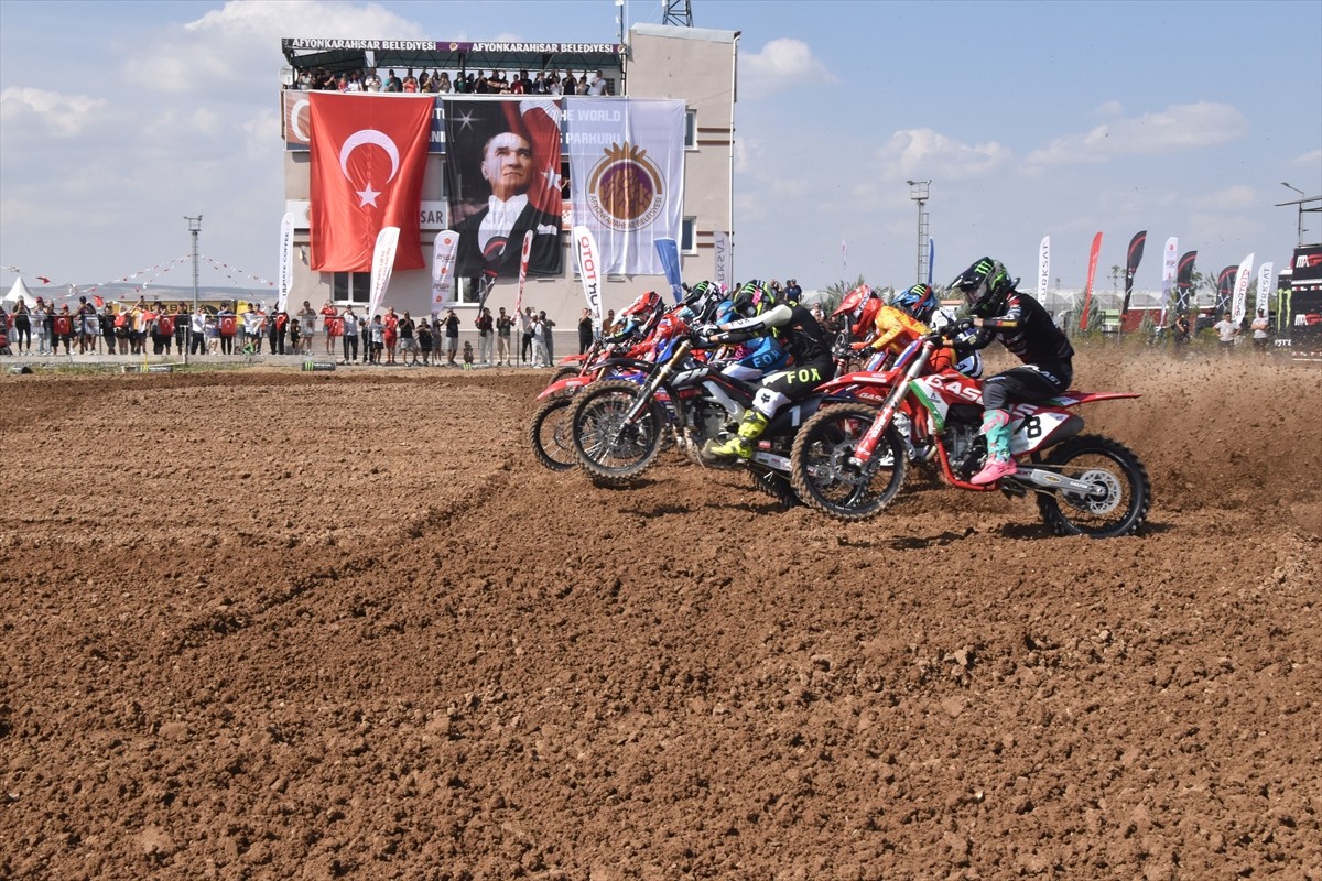 Cumhurbaşkanlığı himayelerinde Afyonkarahisar'da düzenlenen Dünya Motokros Şampiyonası'nda sezonun...