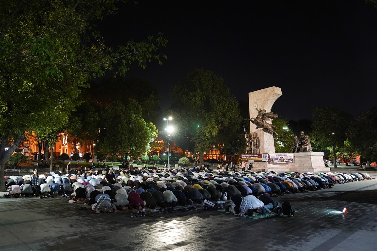 Gazze Dayanışma Platformunun Fatih'teki Saraçhane Parkı'nda düzenlediği programda, İsrail...