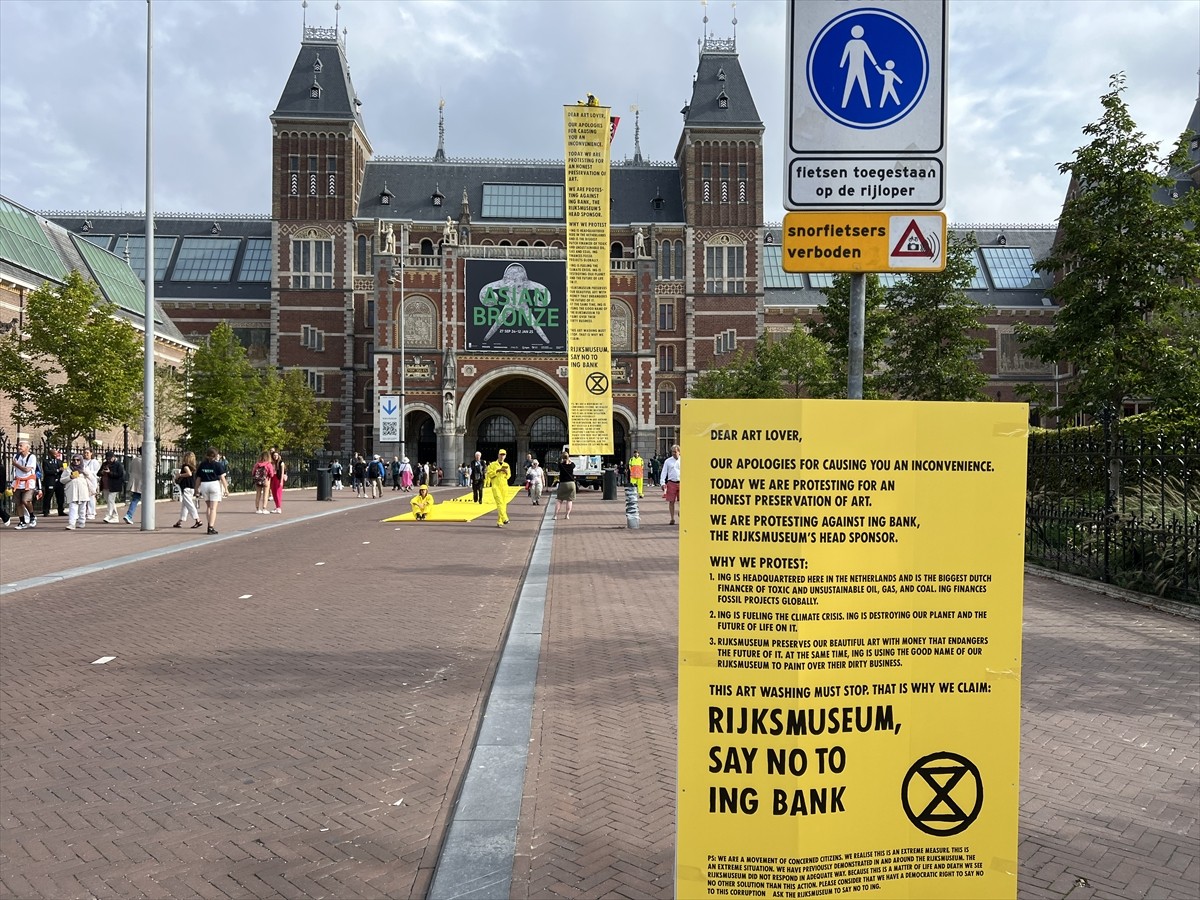 Hollanda'da "Extinction Rebellion (Yok Oluş İsyanı)" adlı çevreci grubun organizasyonuyla bir...