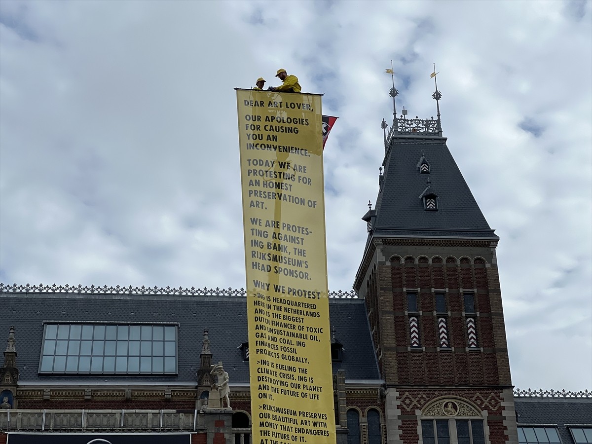 Hollanda'da "Extinction Rebellion (Yok Oluş İsyanı)" adlı çevreci grubun organizasyonuyla bir...