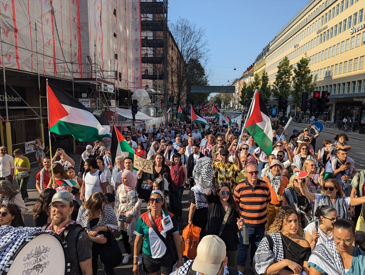 İsveç'in başkenti Stockholm'de toplanan binlerce kişi, İsrail'in Gazze Şeridi'ne yönelik...