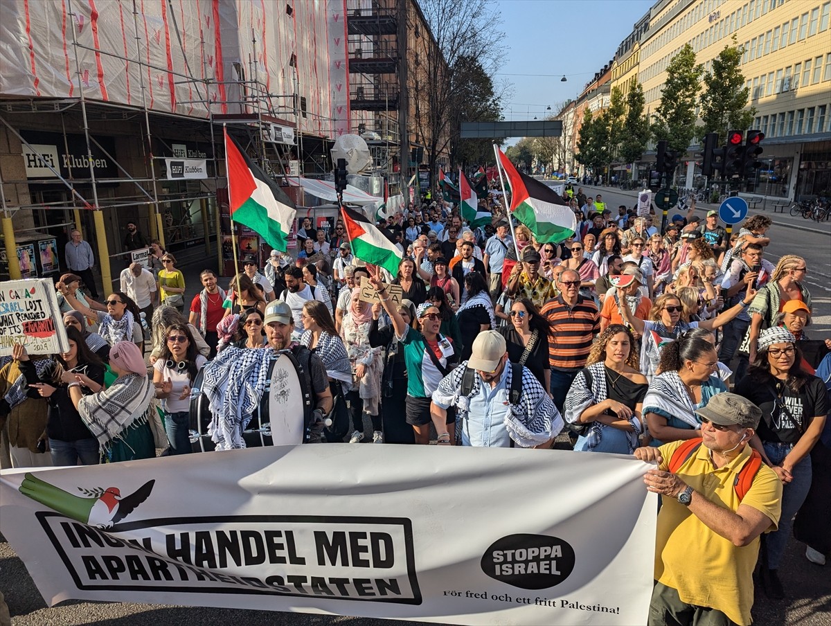 İsveç'in başkenti Stockholm'de toplanan binlerce kişi, İsrail'in Gazze Şeridi'ne yönelik...