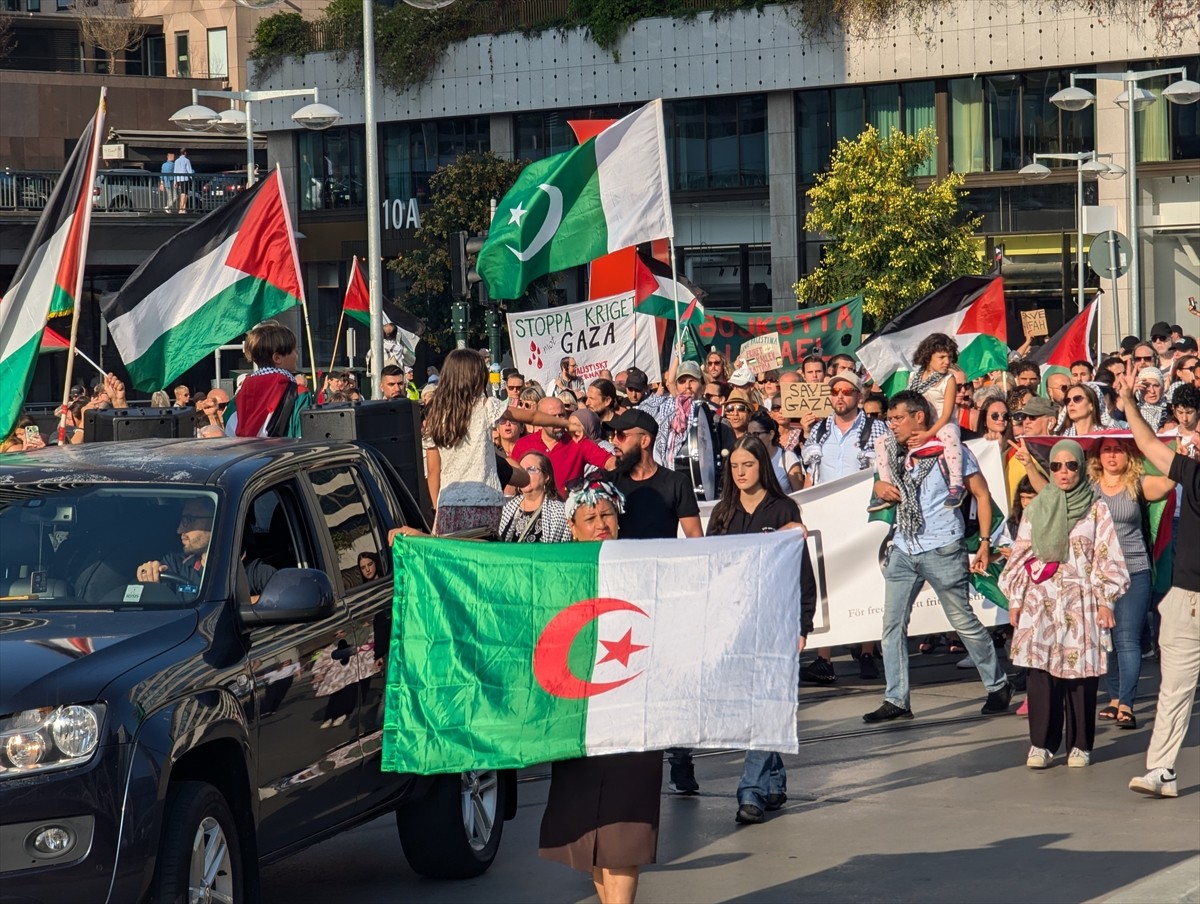 İsveç'in başkenti Stockholm'de toplanan binlerce kişi, İsrail'in Gazze Şeridi'ne yönelik...