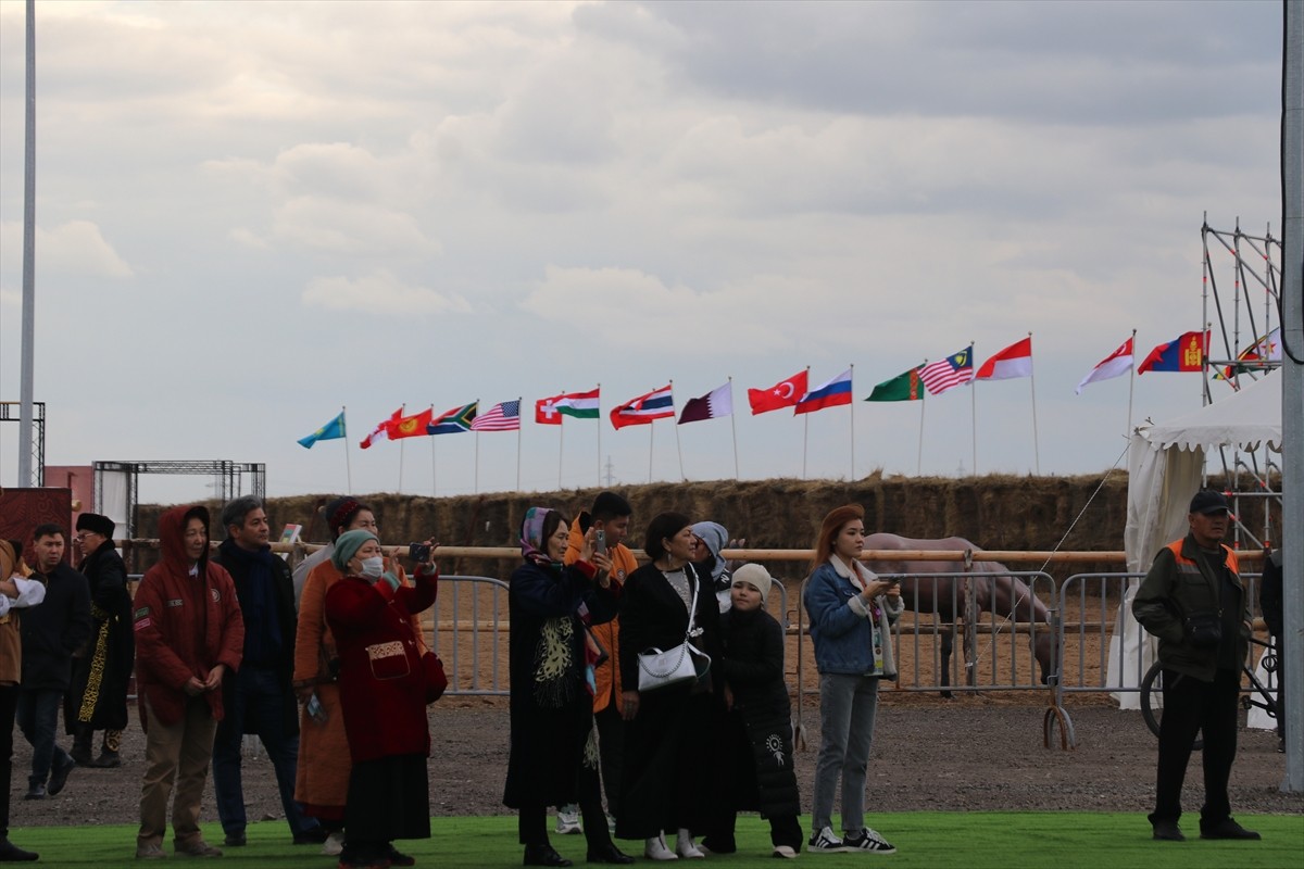 Kazakistan'ın başkenti Astana'da 10 hektarlık alana inşa edilen "Göçebeler Dünyası Etno Köyü"...