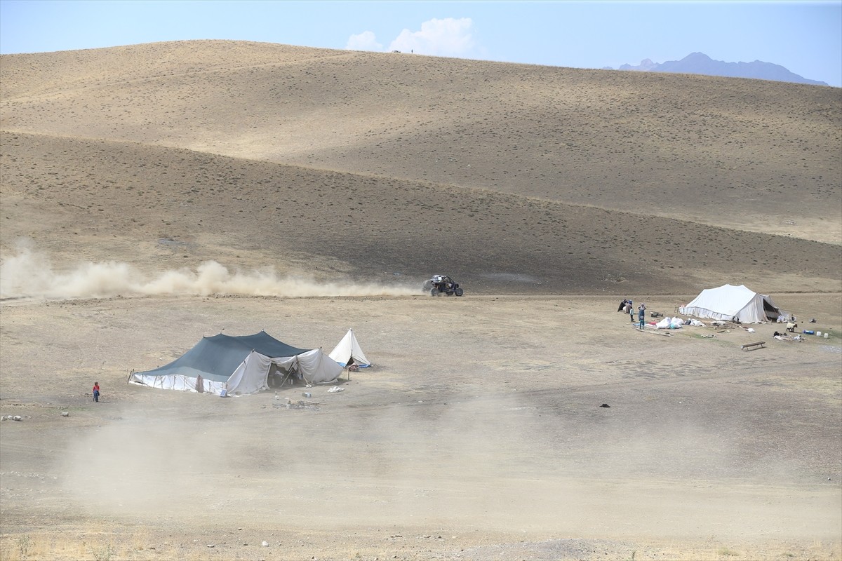 Mersin'de 31 Ağustos'ta start alan 14. TransAnatolia Rally Raid yarışı, Van'da düzenlenen kupa...