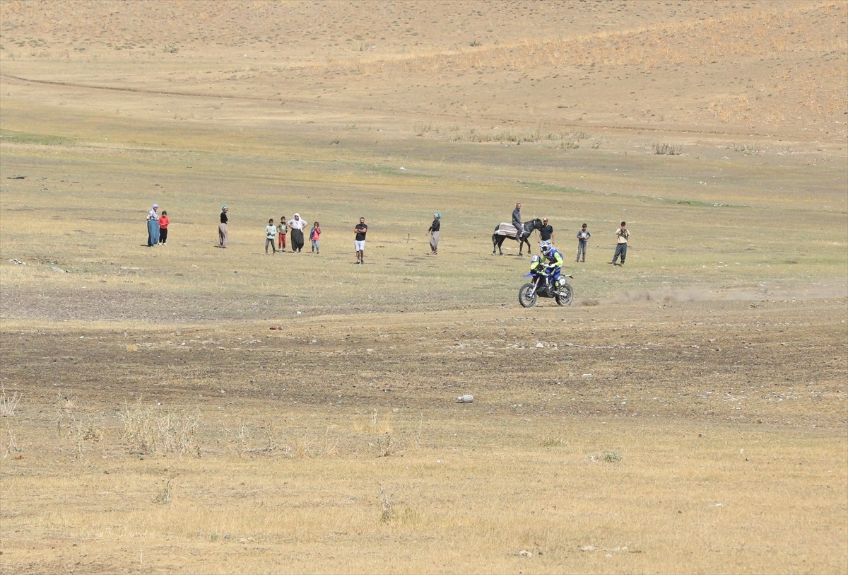 Mersin'de 31 Ağustos'ta start alan 14. TransAnatolia Rally Raid yarışı, Van'da düzenlenen kupa...