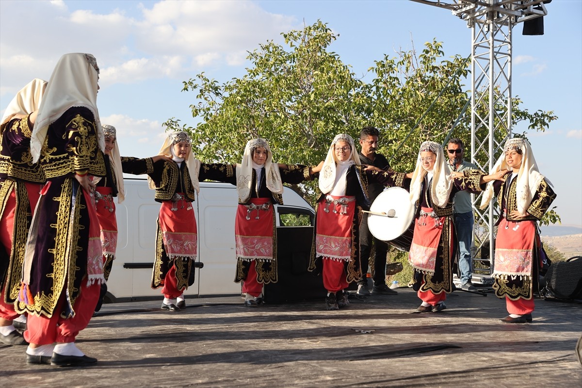 Nevşehir'in Ürgüp ilçesinde, belediye tarafından "52. Uluslararası Ürgüp Bağ Bozumu Festivali"...