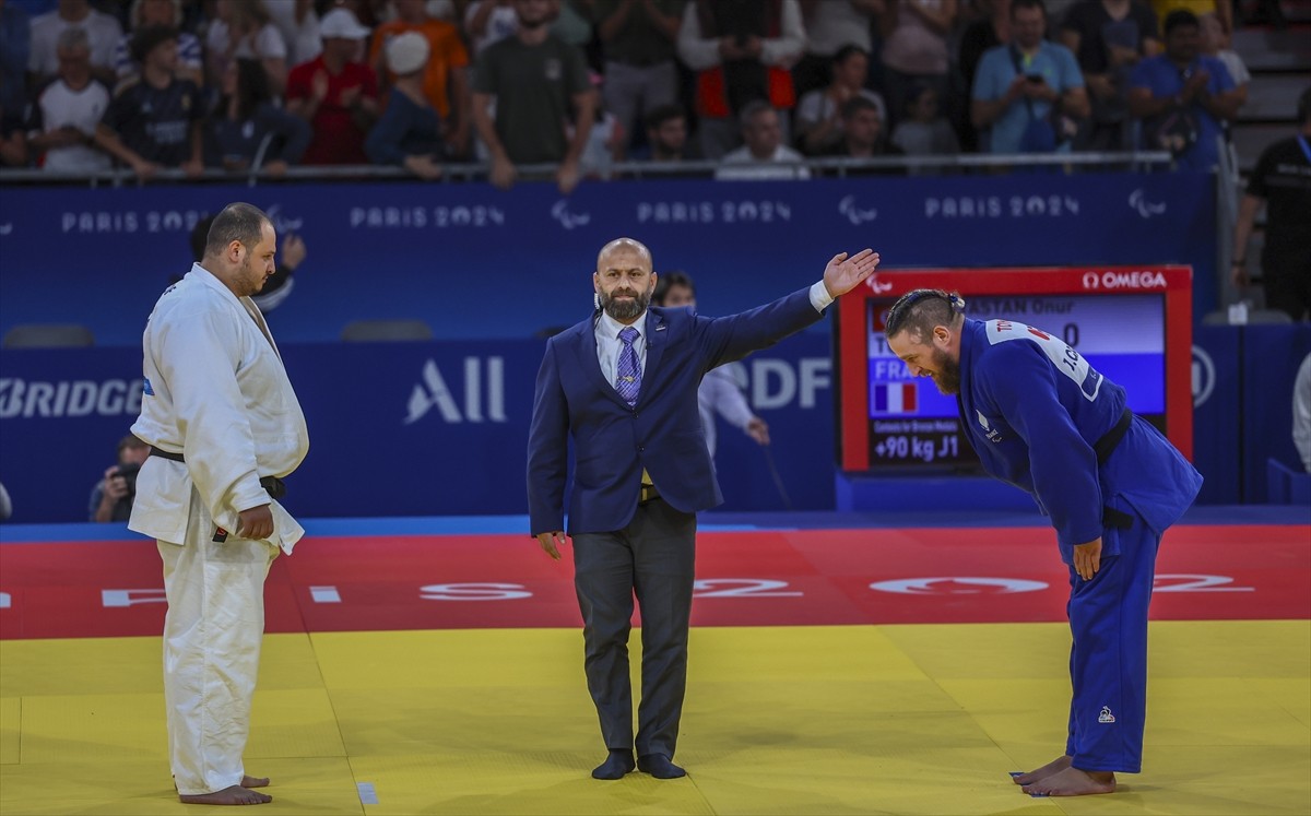 Paris 2024 Paralimpik Oyunları'nda, Champ-de-Mars Arena'daki judo müsabakalarında milli sporcu...