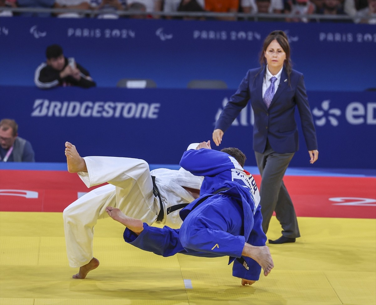 Paris 2024 Paralimpik Oyunları'nda, Champ-de-Mars Arena'daki judo müsabakalarında milli sporcu...