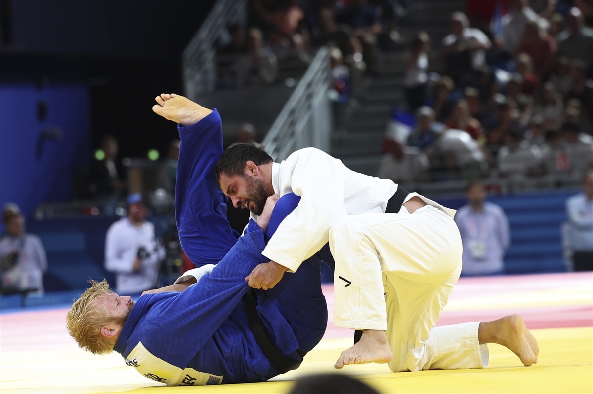 Paris 2024 Paralimpik Oyunları'nda judo erkekler +90 kilo J2 kategorisi yarı finali Champ-de-Mars...