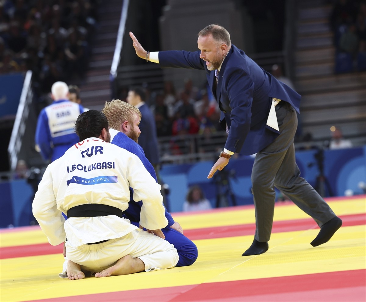 Paris 2024 Paralimpik Oyunları'nda judo erkekler +90 kilo J2 kategorisi yarı finali Champ-de-Mars...