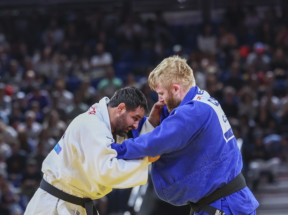 Paris 2024 Paralimpik Oyunları'nda judo erkekler +90 kilo J2 kategorisi yarı finali Champ-de-Mars...