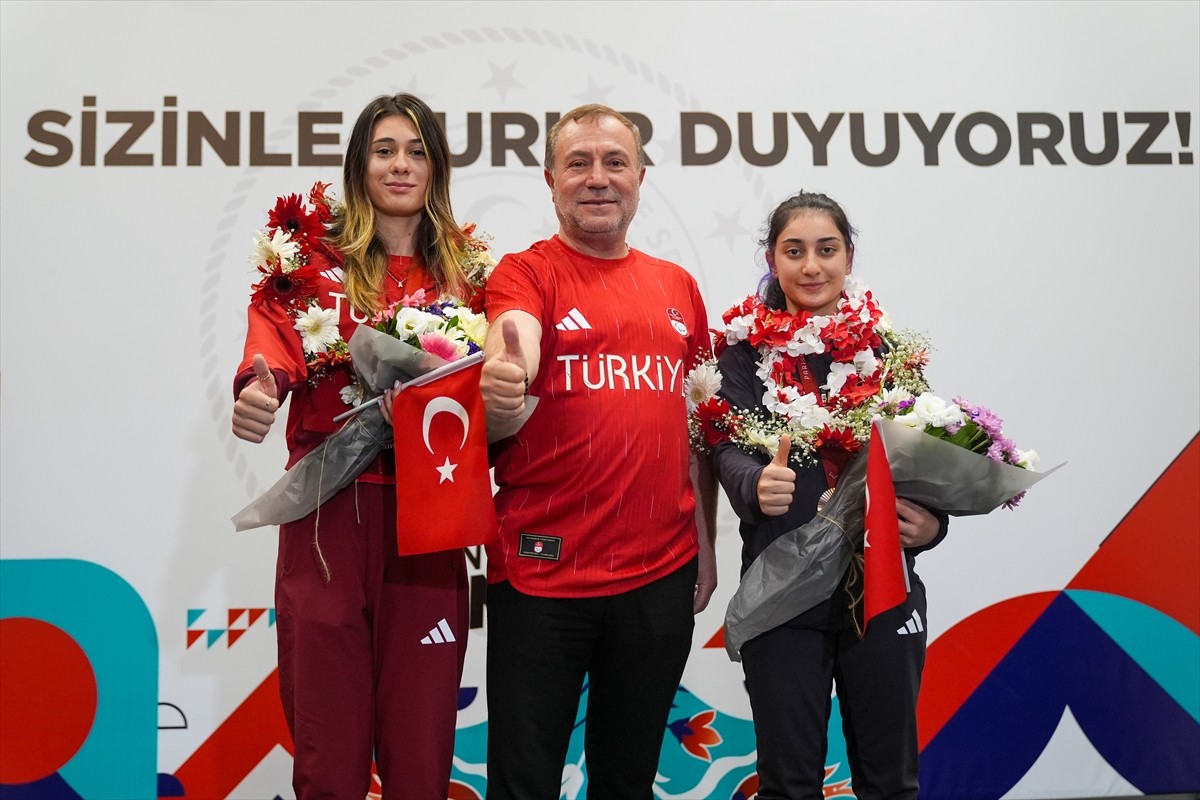 Paris 2024 Paralimpik Oyunları'nda mücadele eden özel sporcular yurda döndü.