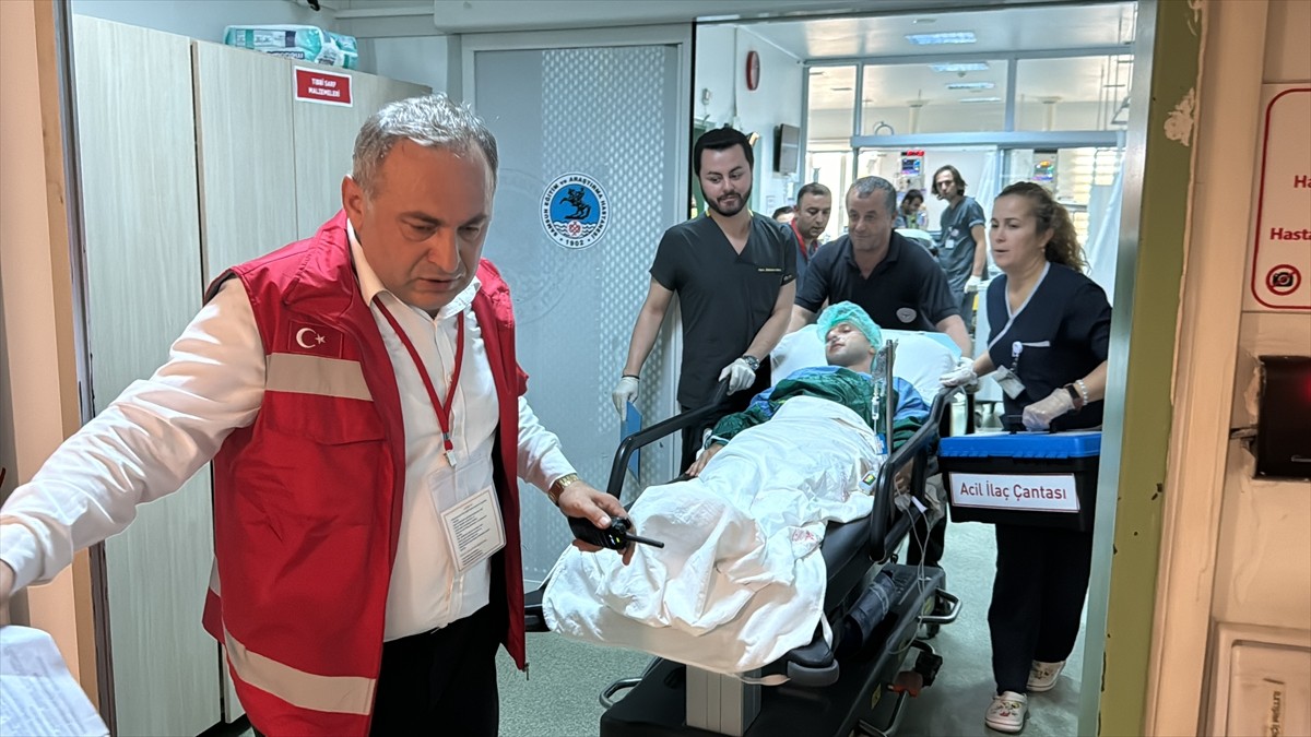 Samsun'da hastanede yapılan tatbikatta, deprem sonrasında yaşananları canlandırıldı, itfaiye ve...